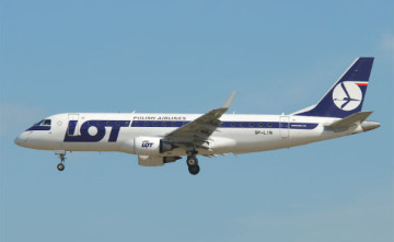 LOT-Embraer175.jpg